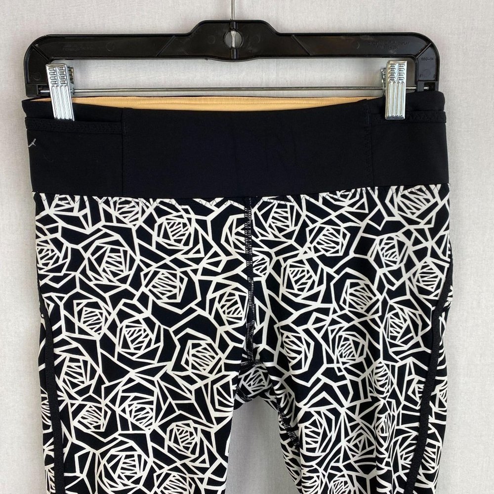 Lululemon Pattern Print Capri - image 4